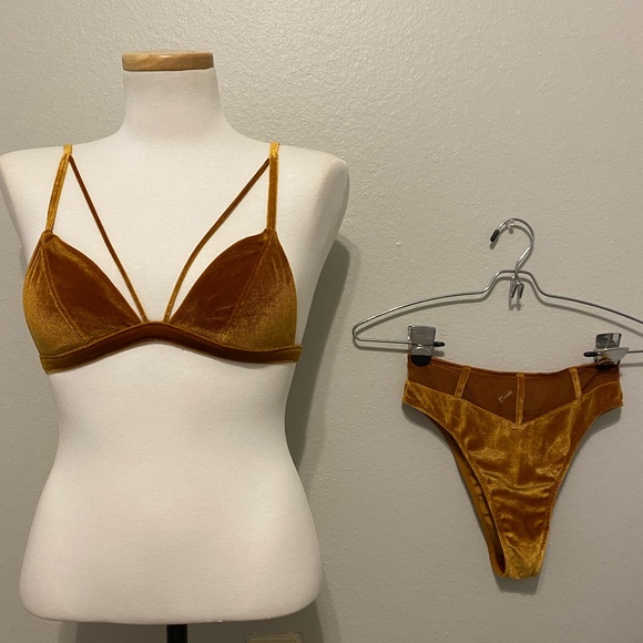 Forever 21 Other - NWOT Forever 21 Velvet Bikini Size Small